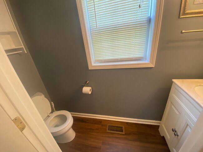 Building Photo - 3 bedroom 2.5 bath house in Cherokee