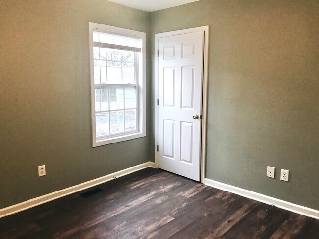 Middle bedroom - 216 Winters St