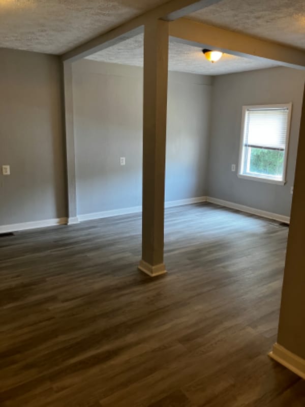 Building Photo - 3300 Meadow Ln