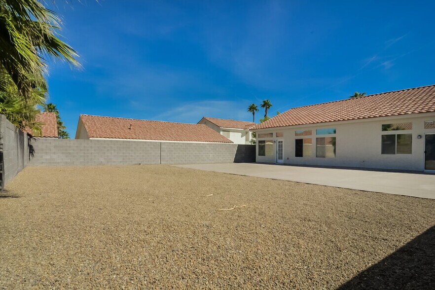 Building Photo - 698 Senator Ct