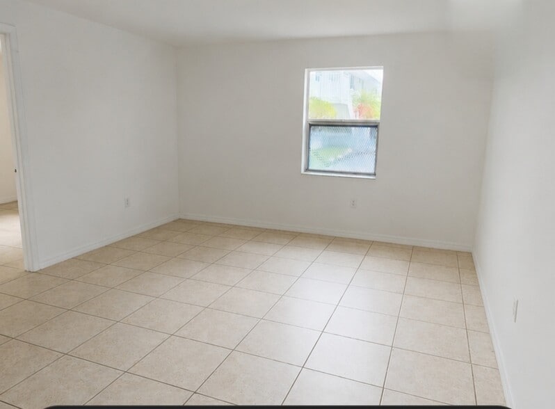Building Photo - 10230 Collins Ave