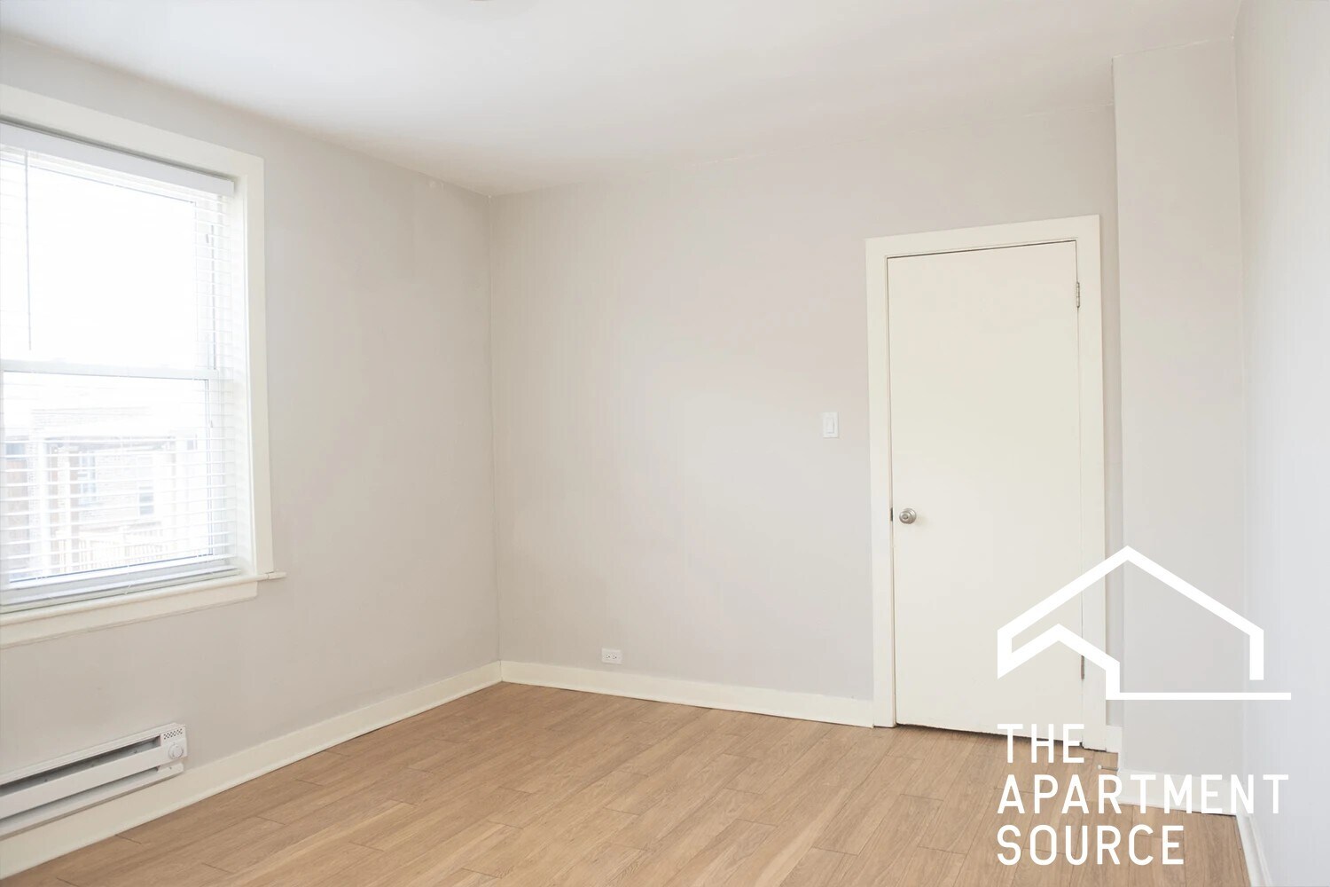 Building Photo - 511 W Belmont Ave