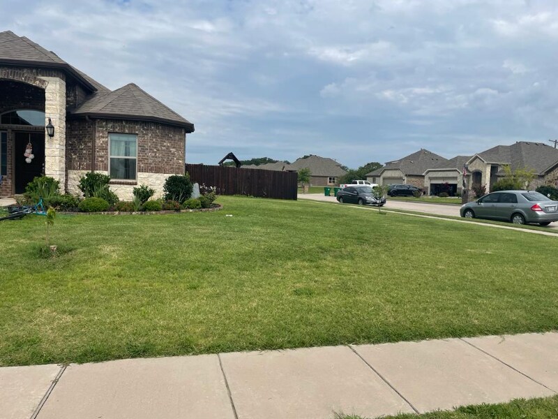 Building Photo - 632 Redwood Dr