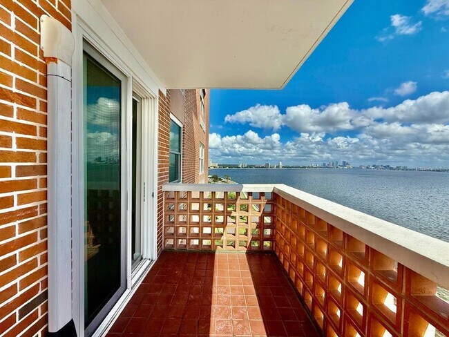 Building Photo - 4015 Bayshore Blvd