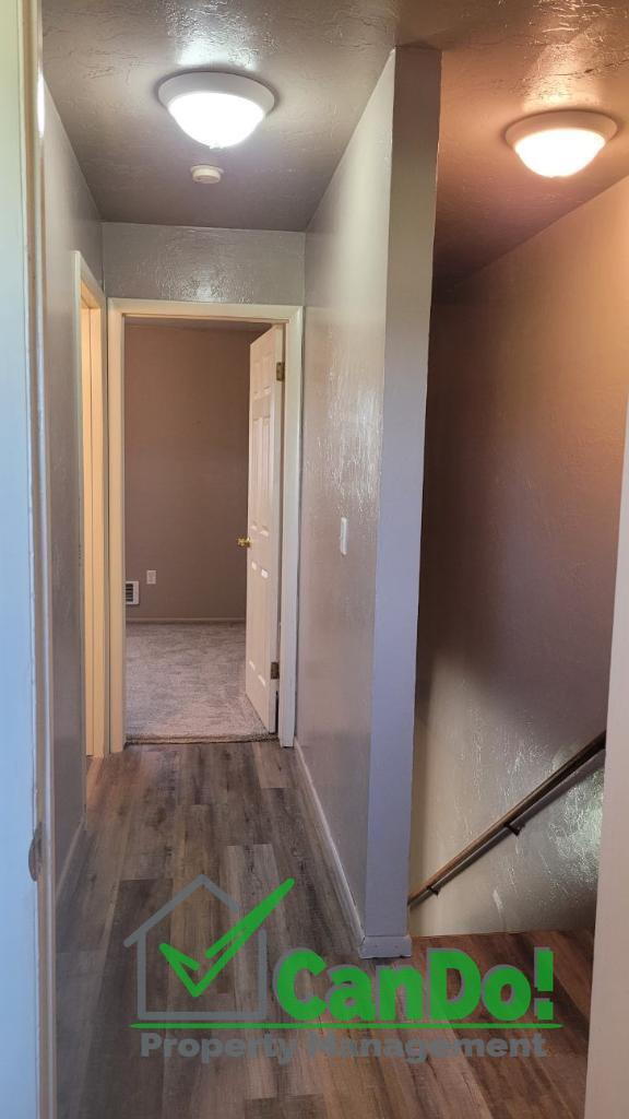 Building Photo - Newly remodeled 2 bedroom, 1.5 bathroom townhome in Blackfoot with Fiber Internet- Available now!