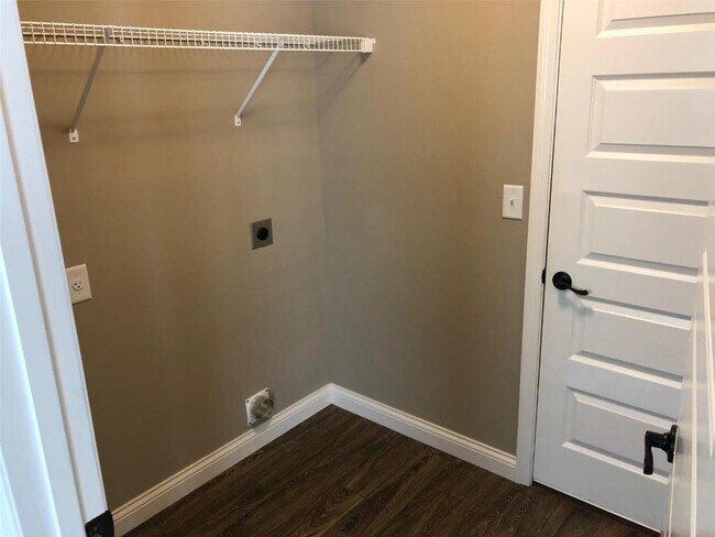 Building Photo - 480 Honeysuckle Creek Dr