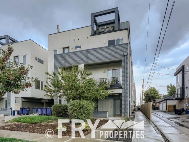 Building Photo - Beautiful townhome in the Sloans Lake Neighborhood.