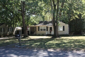 Building Photo - Charming Cottage situated on a nice lot in...