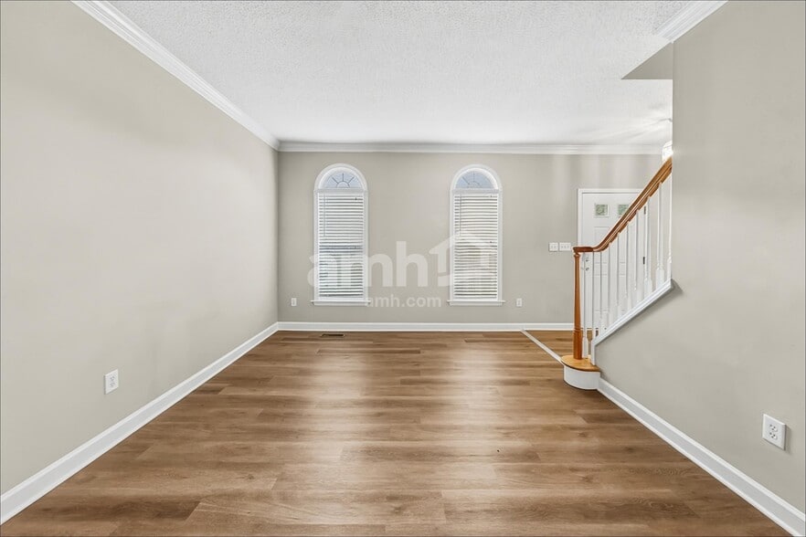 Building Photo - 4304 Southern Oak Dr