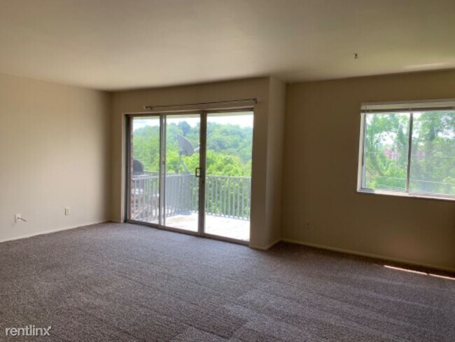 Building Photo - 240 Hillcrest Dr