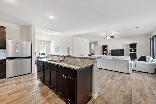 Building Photo - 2422 Agassiz Dr