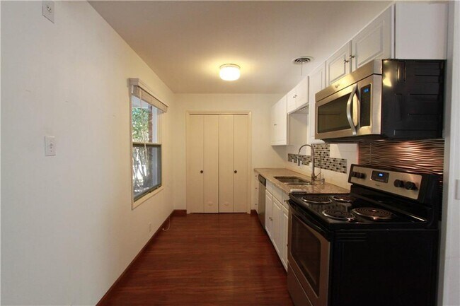 Building Photo - 2305 Wilke Dr