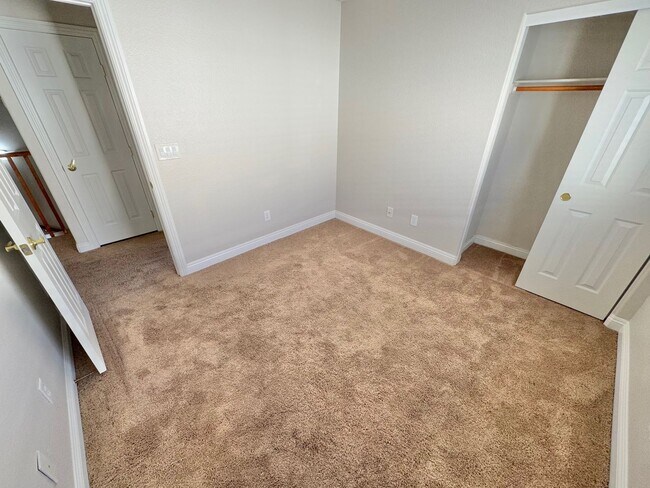 Building Photo - HERE'S THE PERFECT PLACE TO CALL HOME! 3 BEDROOM 2.5 BATHROOM TWO STORY TOWNHOUSE,
