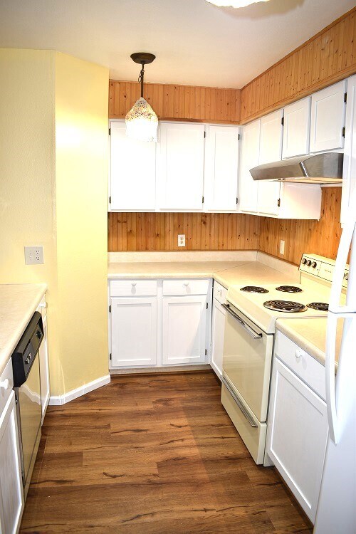 Building Photo - 14896 E 2nd Ave