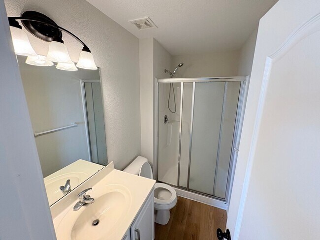 Building Photo - 118-122 SW Rock Garden St