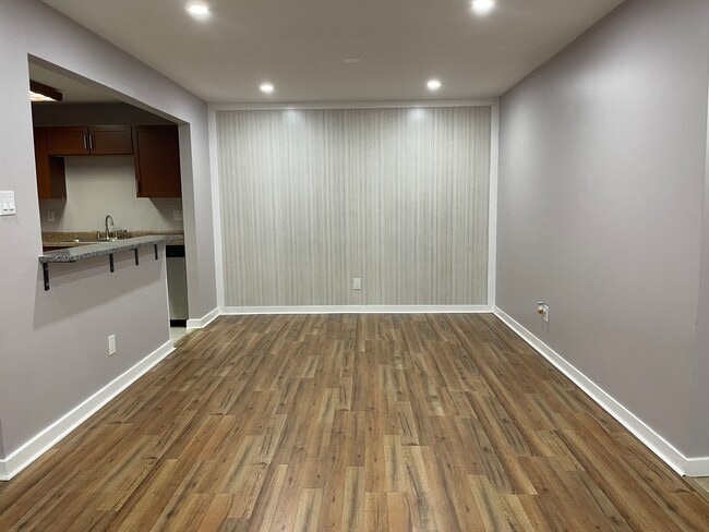 Building Photo - 803 Garden Cir