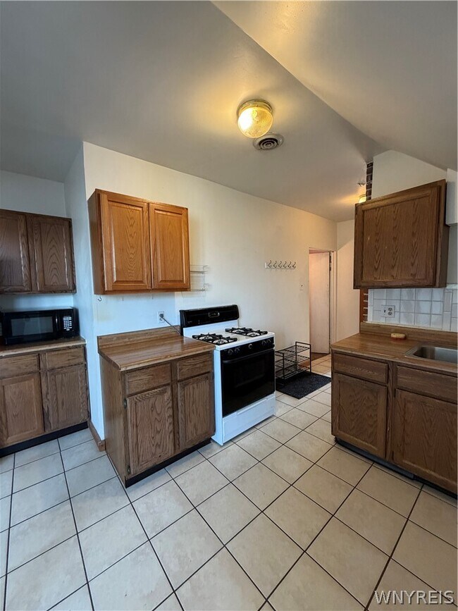 Building Photo - 1005 Elmwood Ave