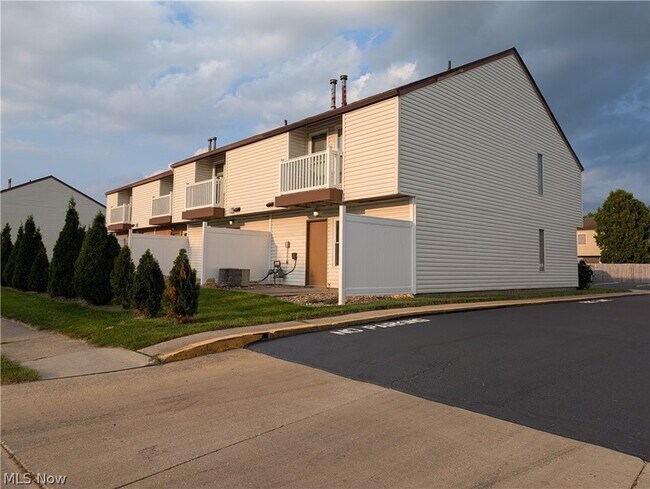 Building Photo - 1517 Whitehall Blvd