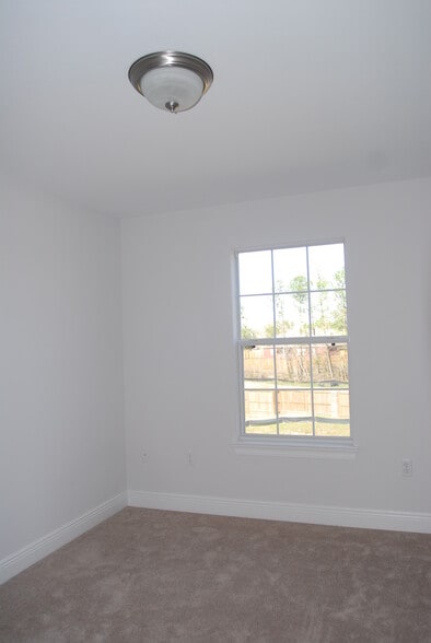 Building Photo - 3460 Riverbend Cv