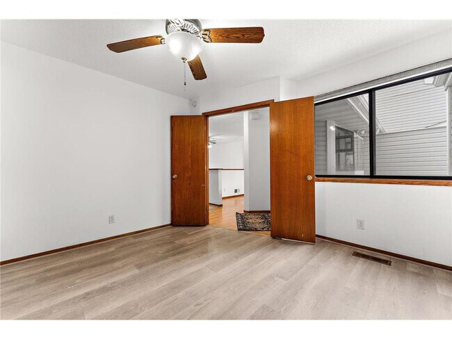 Building Photo - 4218 Sylvia Ln S