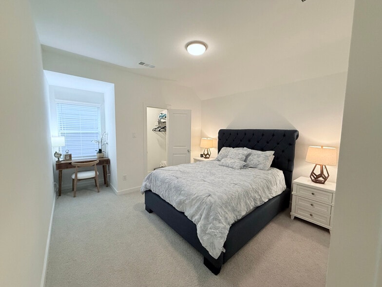 Building Photo - 1712 Homestead Way