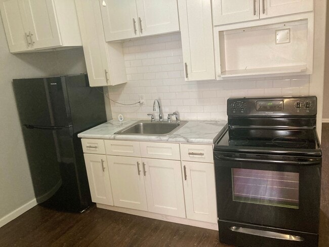 Building Photo - 228 Gates Ave