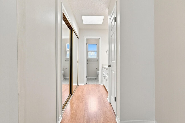 Building Photo - 148 Meadowbrook Ct
