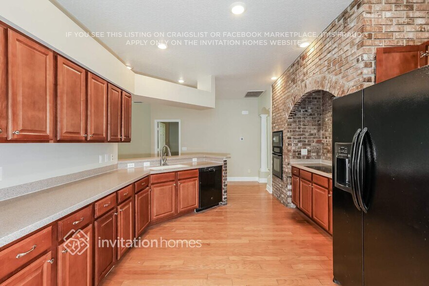 Building Photo - 6303 Bridgecrest Dr