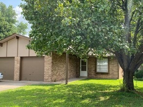 Building Photo - Sapulpa Duplexes 1811-1813