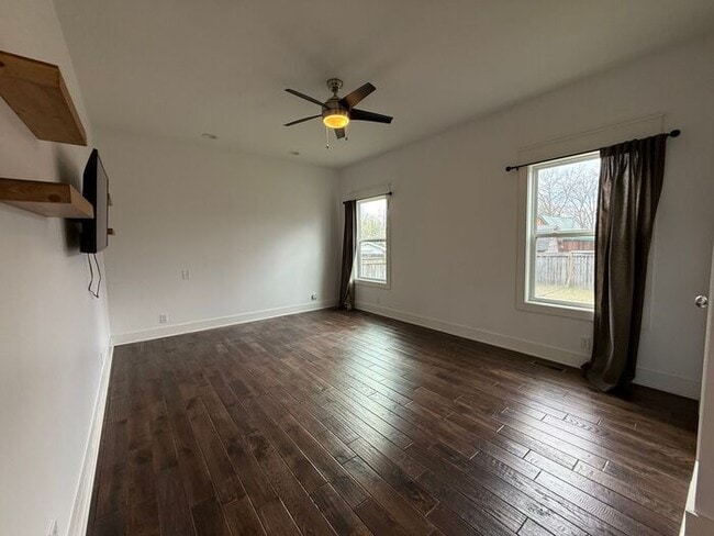 Building Photo - Beautiful Two-Story House in Woodbine - Fenced in Backyard
