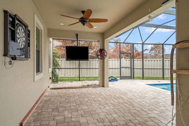 Building Photo - 4BR, 2.5BA home with resort style outdoor living!