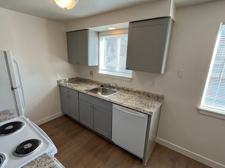 Building Photo - 3335 Willow Ct SE