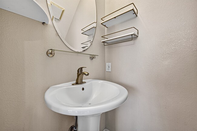 Building Photo - 13819 Lakeview Meadow Dr