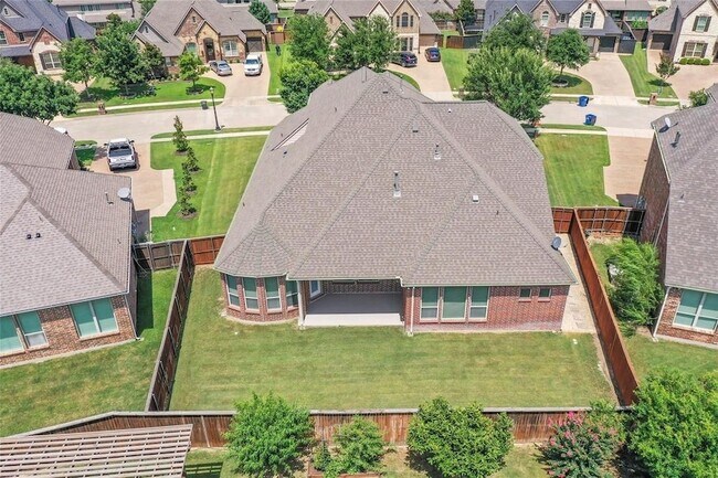 Building Photo - 2820 Annandale Dr