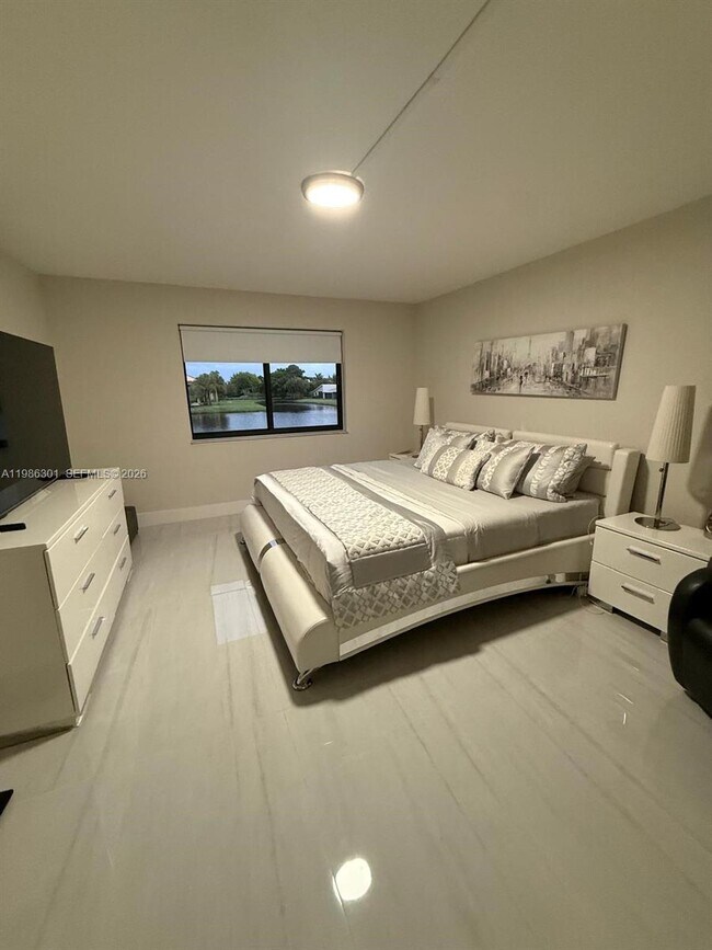 Building Photo - 436 Lakeview Dr