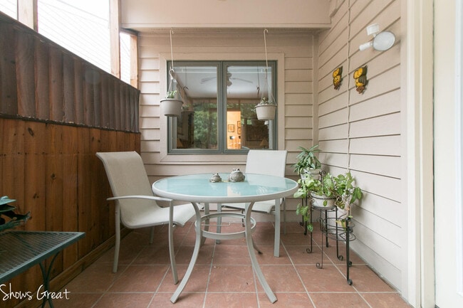 Building Photo - One Level 2 Bedroom, 2 Bath Condo in SW City