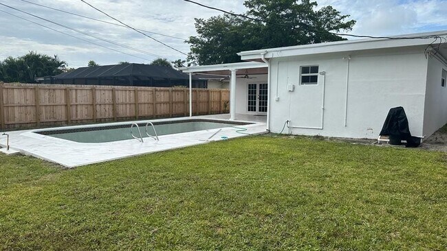 Building Photo - 4115 Madison St