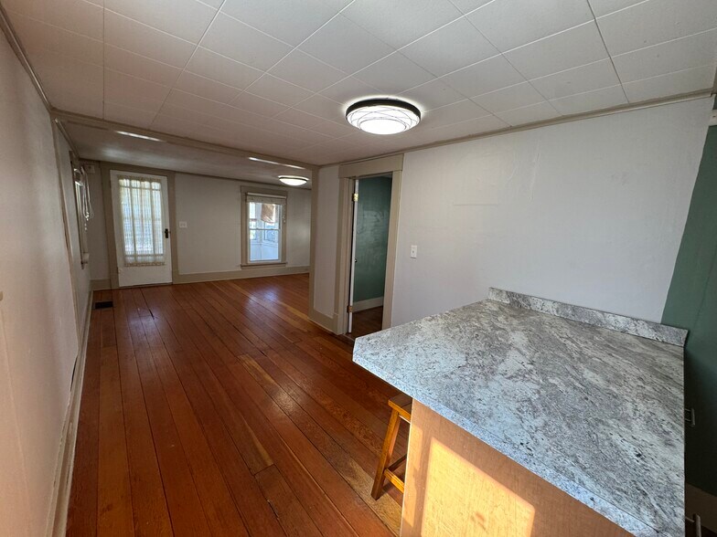 Building Photo - 11 Lincoln Ave