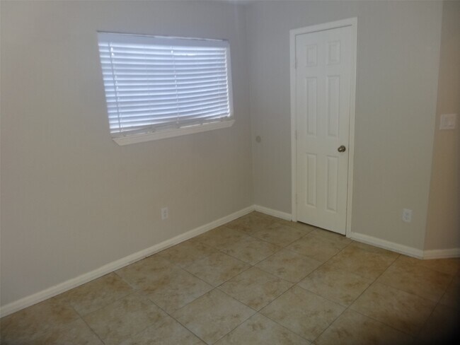 Building Photo - 1606 Quail Run