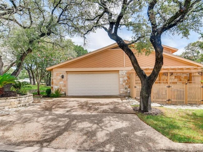 Building Photo - 1713 Bay Hill Dr