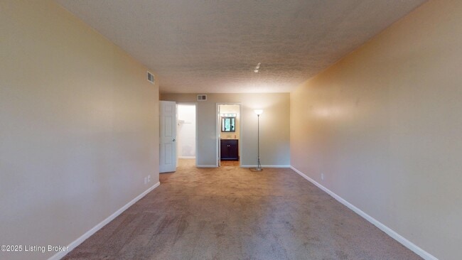 Building Photo - 7074 Wildwood Cir