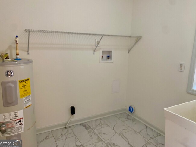 Building Photo - 487 Morgan Mill Rd