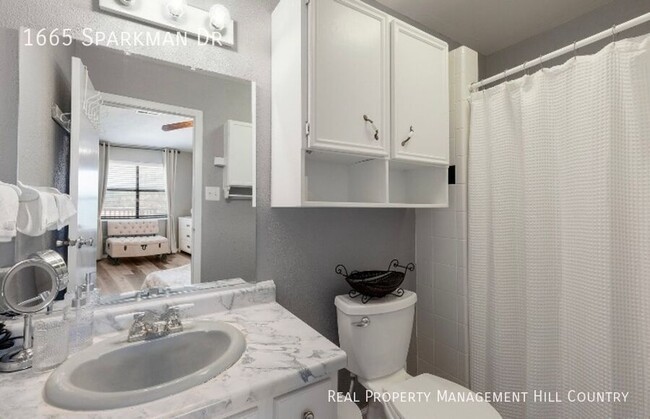 Building Photo - 1665 Sparkman Dr