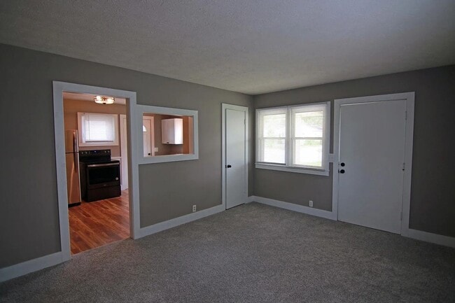 Building Photo - Omaha Ranch Home For Rent