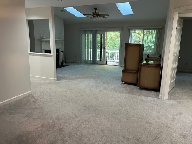 Building Photo - 12 Boulevard Dr