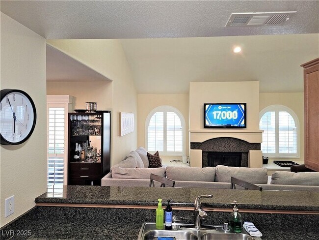 Building Photo - 3145 E Flamingo Rd