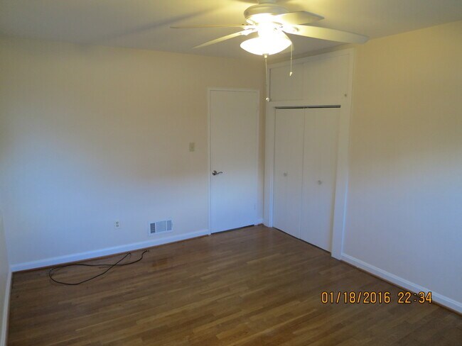 Building Photo - 3br Bethesda Rental