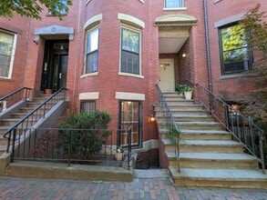 Building Photo - 11 Cazenove St
