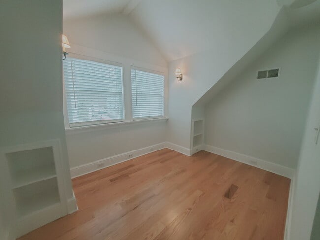 Building Photo - 12 Maplewood Terrace