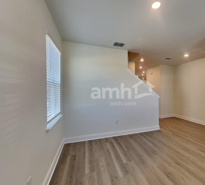 Building Photo - 3734 Lk Blf Lp